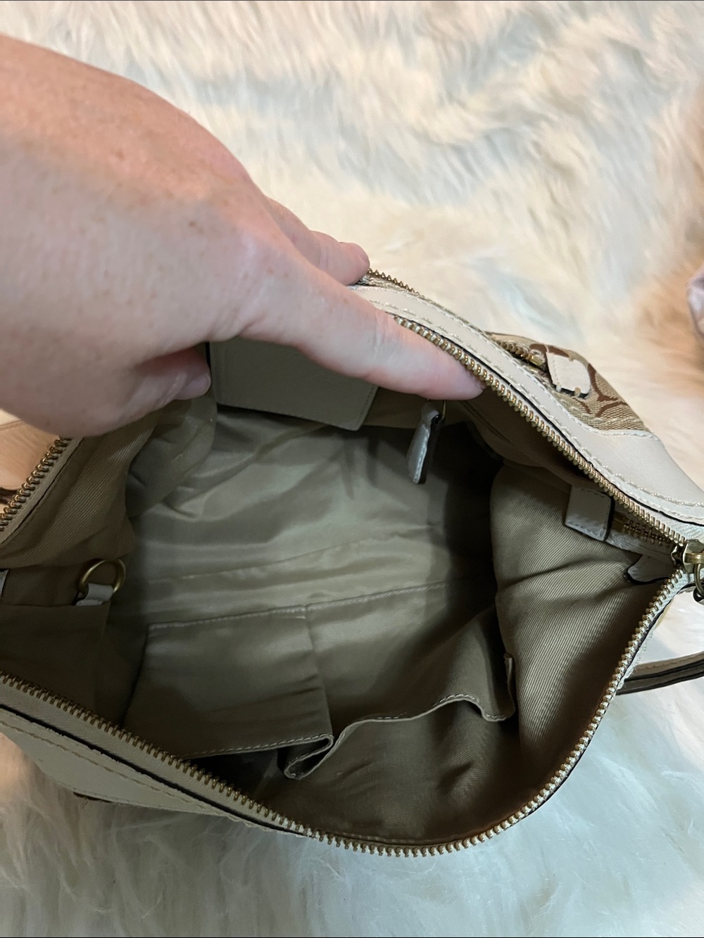 Coach Khaki Signature Canvas Shoulder Bag with White Trim - Picture 3 of 8